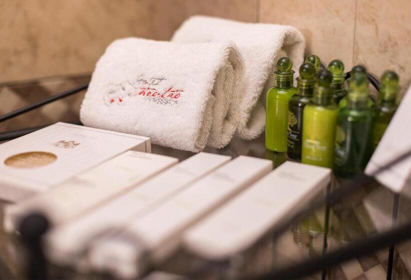 Номер Deluxe с Балконом, Theatro Hotel Odysseon