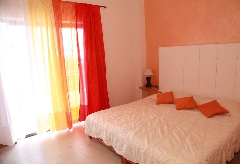 庭の見えるスタンダードトリプルルーム, Victoria Hill