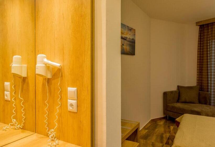 Семейный Номер, Zeus