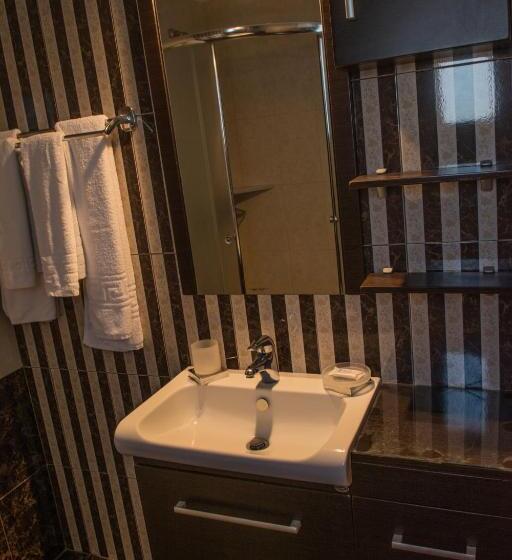 Номер Superior, Zeus