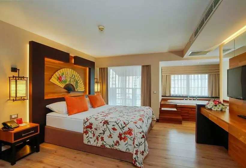 اتاق لوکس با وان آب گرم, Limak Lara Deluxe Hotel & Resort Antalya