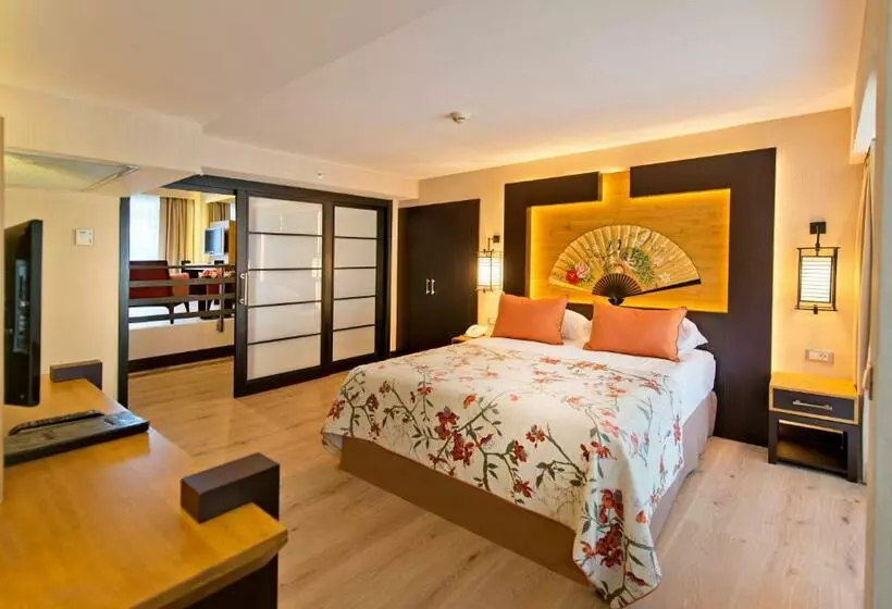 اتاق لوکس با وان آب گرم, Limak Lara Deluxe Hotel & Resort Antalya