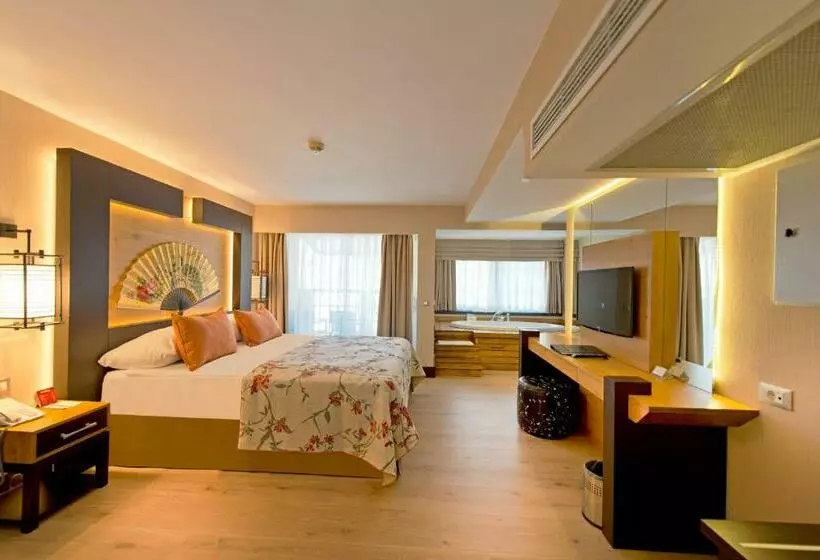اتاق لوکس با وان آب گرم, Limak Lara Deluxe Hotel & Resort Antalya