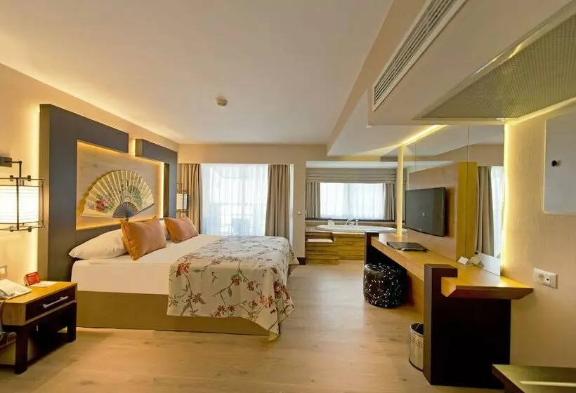 اتاق لوکس با وان آب گرم, Limak Lara Deluxe Hotel & Resort Antalya