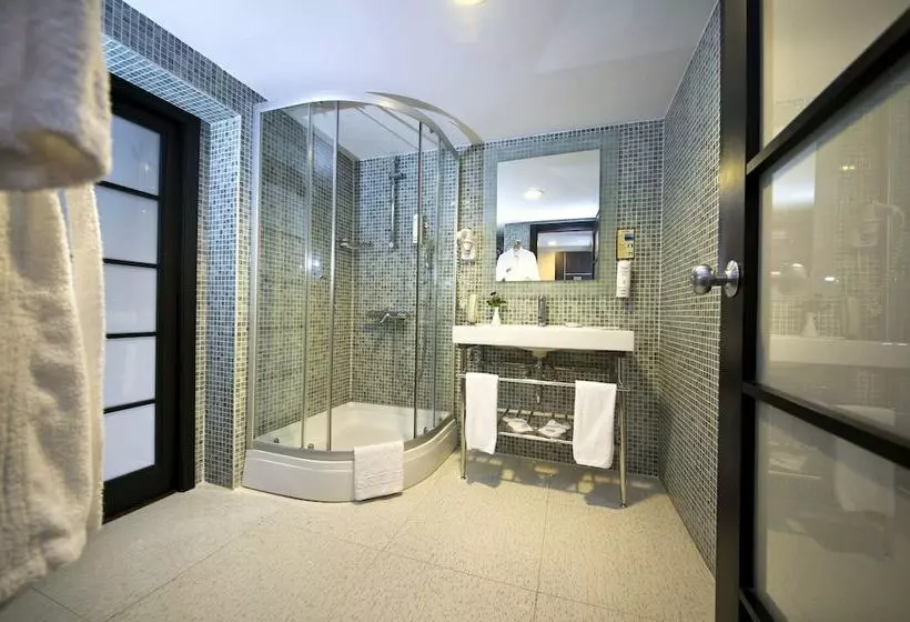 اتاق لوکس با وان آب گرم, Limak Lara Deluxe Hotel & Resort Antalya