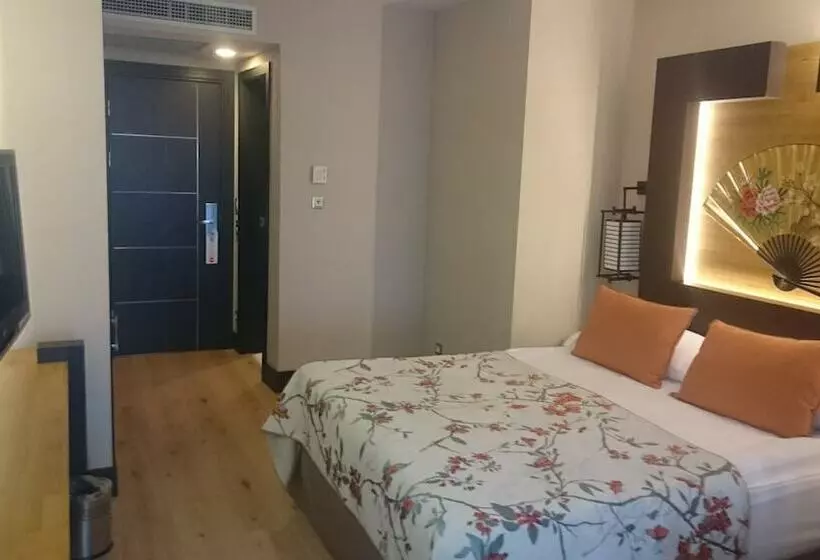 اتاق لوکس یک تخته, Limak Lara Deluxe Hotel & Resort Antalya