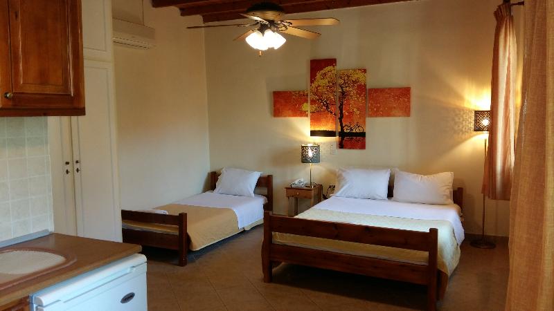 Студио Economy, Philippos Hotel Apartments