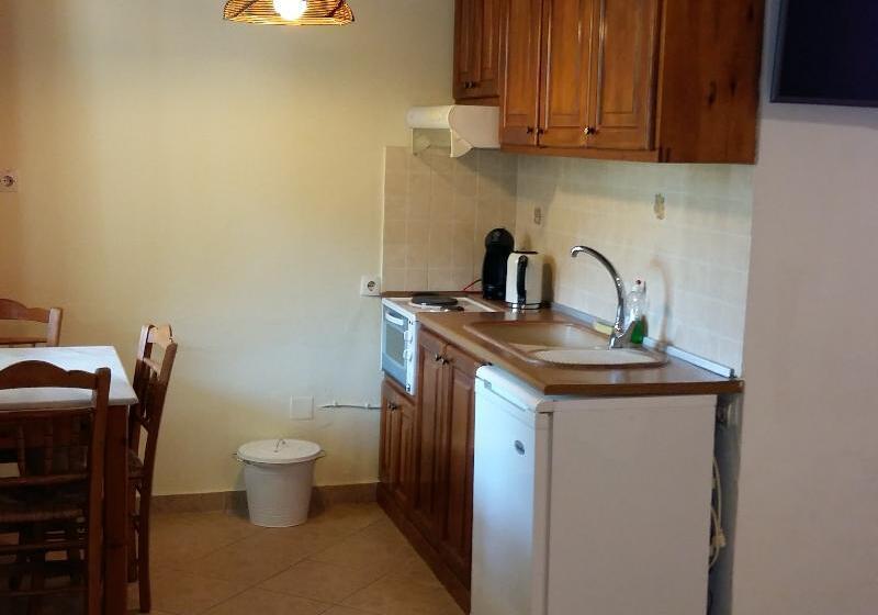 Студио Economy, Philippos Hotel Apartments