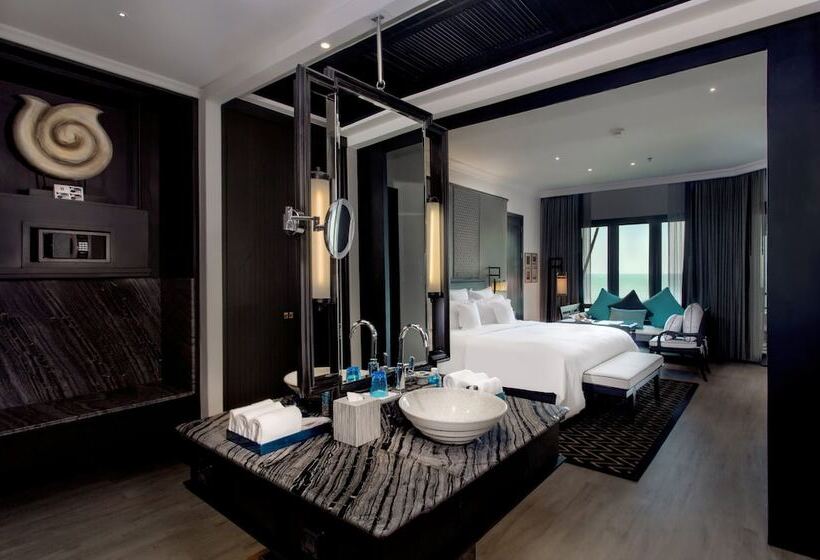 سوئیت کلوب با چشم‌انداز دریا, Intercontinental Pattaya Resort, An Ihg