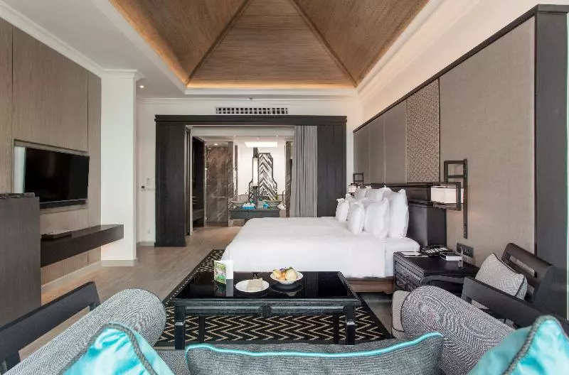 سوئیت جونیور کلوب با چشم‌انداز دریا, Intercontinental Pattaya Resort, An Ihg