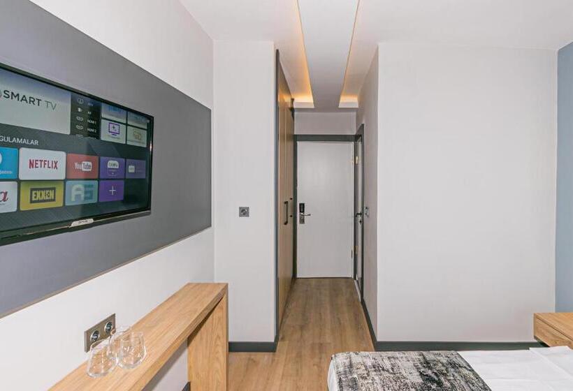 اتاق استاندارد, Lara World