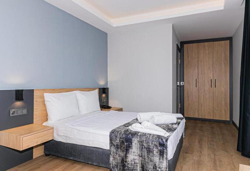 سوییت جونیور, Lara World