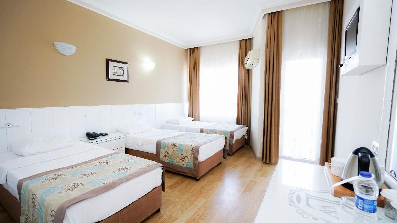 اتاق استاندارد سه نفره, Lara World