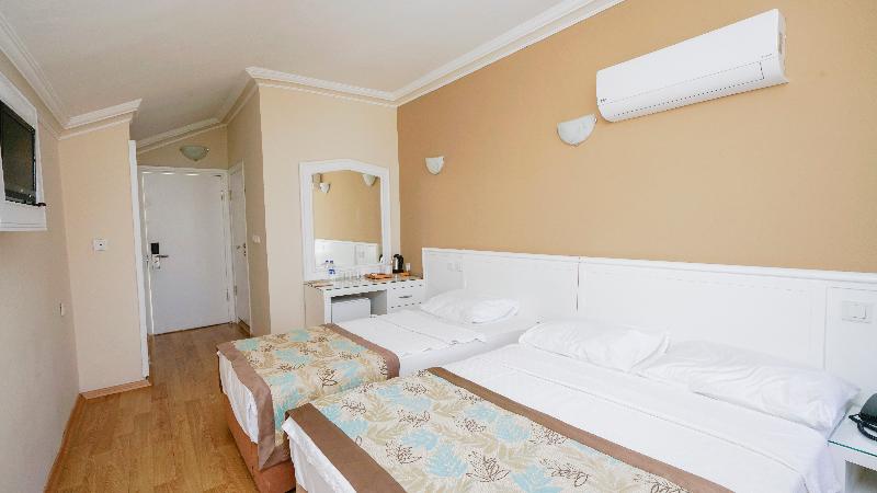 اتاق استاندارد سه نفره, Lara World