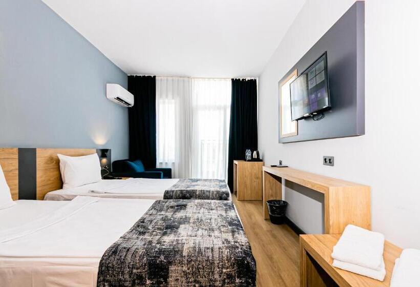 اتاق استاندارد, Lara World