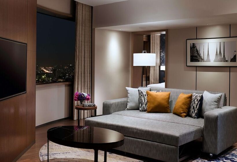 سوییت خانوادگی, Millennium Hilton Bangkok