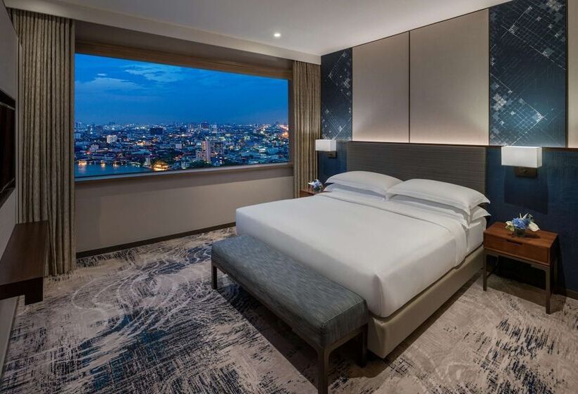 سوییت خانوادگی, Millennium Hilton Bangkok