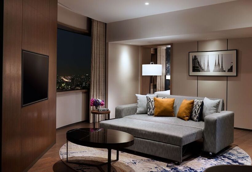 سوییت خانوادگی, Millennium Hilton Bangkok