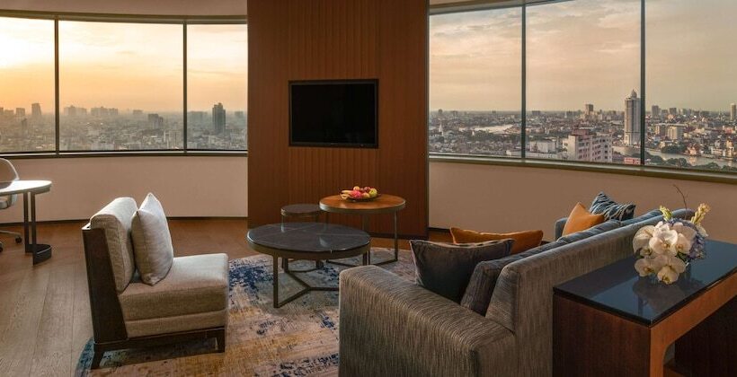 سوییت خانوادگی, Millennium Hilton Bangkok
