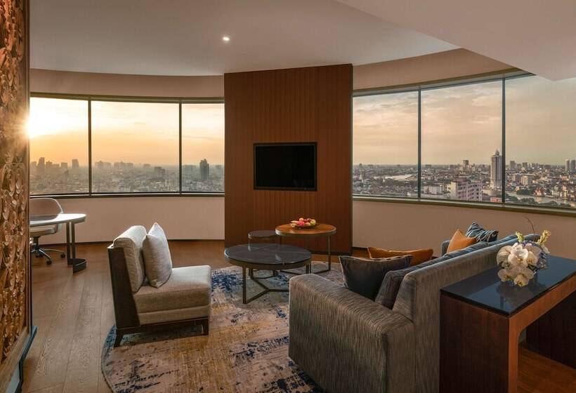 سوییت خانوادگی, Millennium Hilton Bangkok