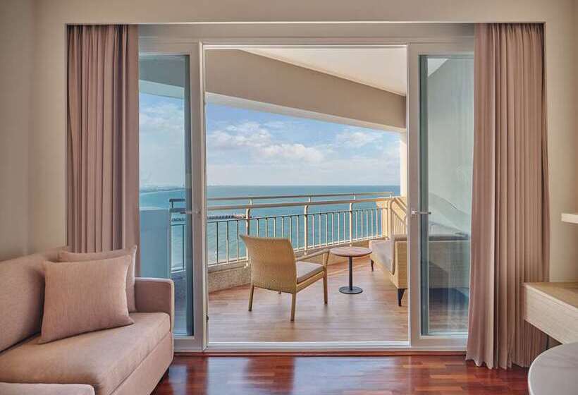 اتاق پرمیوم, Millennium Hilton Bangkok