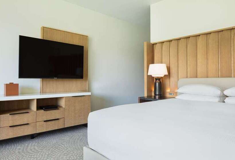 اتاق پرمیوم, Millennium Hilton Bangkok