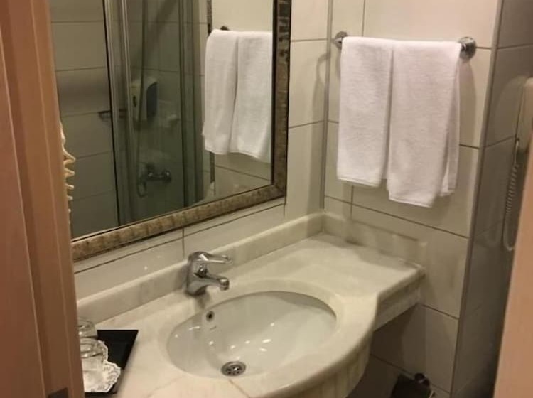 家庭间, Seaden Corolla