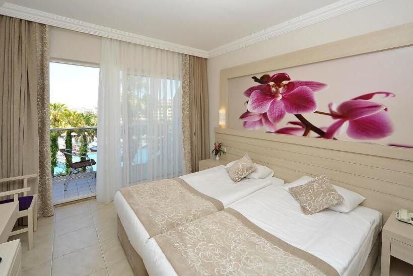 标准间带游泳池, Seaden Corolla