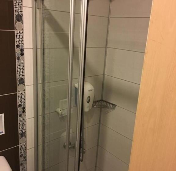 舒适三人间, Seaden Corolla