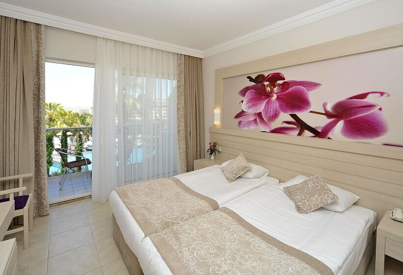 标准间带游泳池, Seaden Corolla