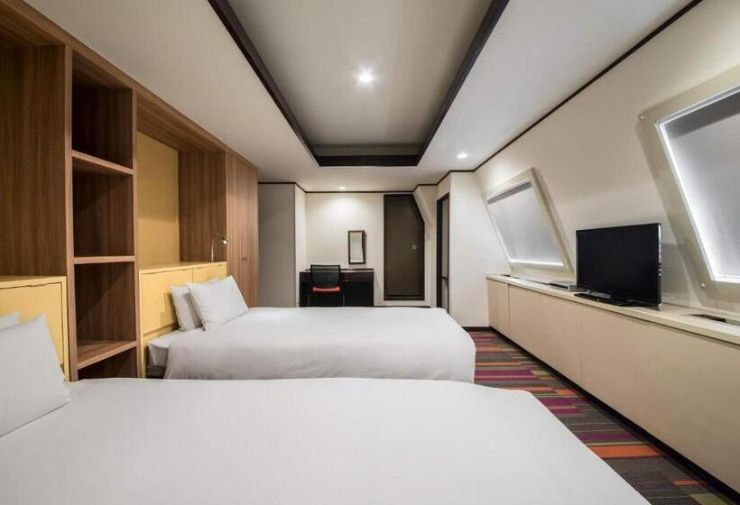 디럭스 룸, The B Sangenjaya