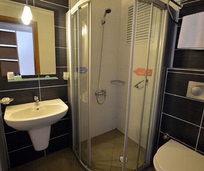 Номер Стандарт, Nicholas Park Hotel