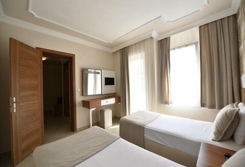 Семейный Номер, Nicholas Park Hotel