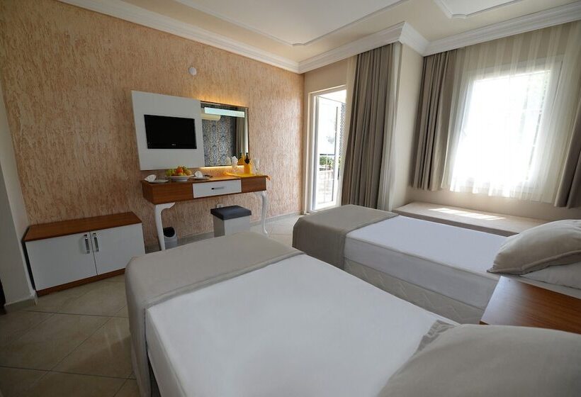 Семейный Номер, Nicholas Park Hotel