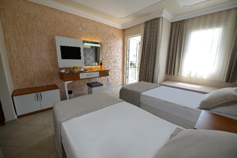 Семейный Номер, Nicholas Park Hotel