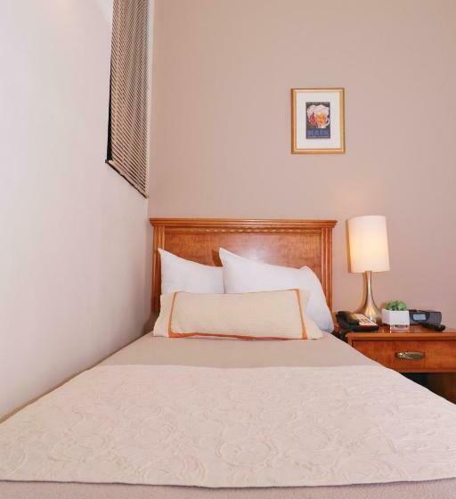 标准单人间共用浴室, Americana Inn