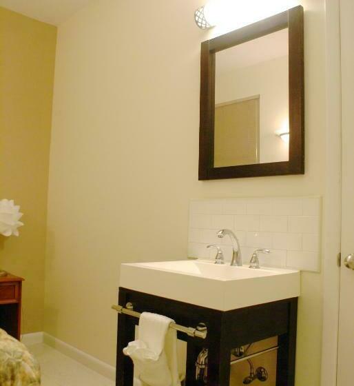 标准单人间共用浴室, Americana Inn