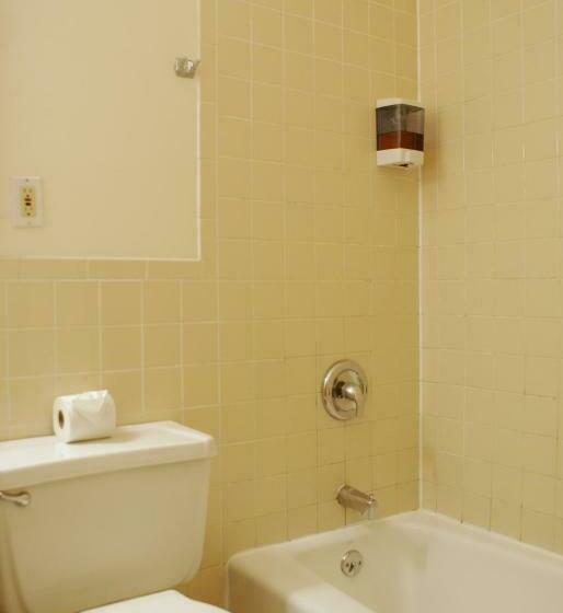 标准单人间共用浴室, Americana Inn