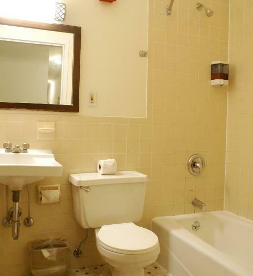 标准单人间共用浴室, Americana Inn