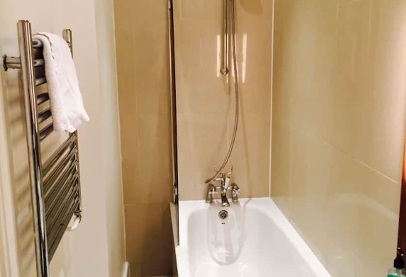 اتاق استاندارد سه نفره, Blue Bells