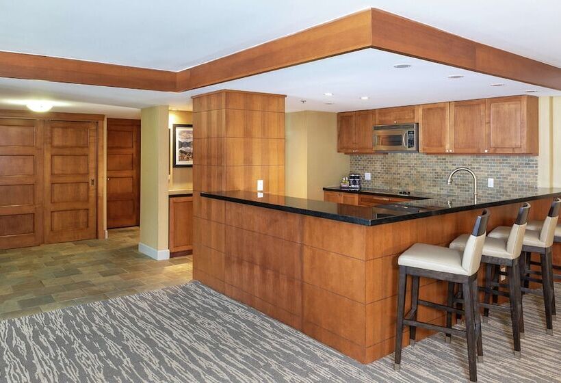 Люкс 2 Спальни, Hilton Whistler Resort & Spa