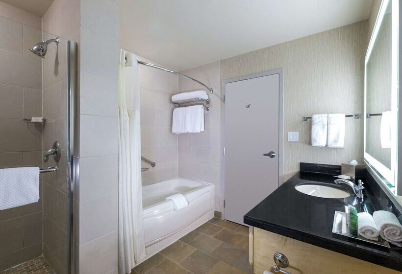 Люкс, Hilton Whistler Resort & Spa