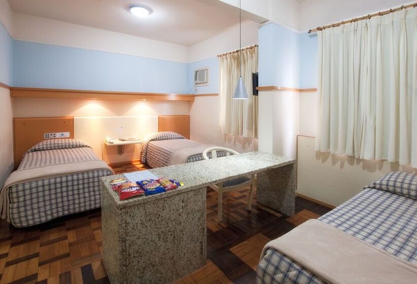 חדר סטנדרט לשלושה, Oscar