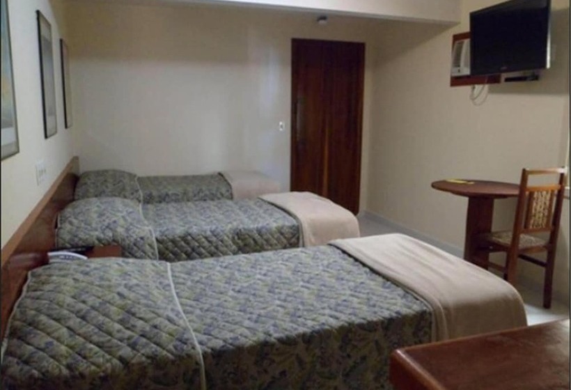 חדר סטנדרט לשלושה, Oscar