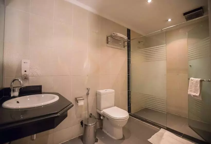 اتاق استاندارد سه نفره, Swiss Inn Hotel Mohandeseen