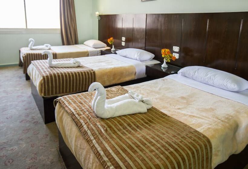 اتاق استاندارد سه نفره, Swiss Inn Hotel Mohandeseen