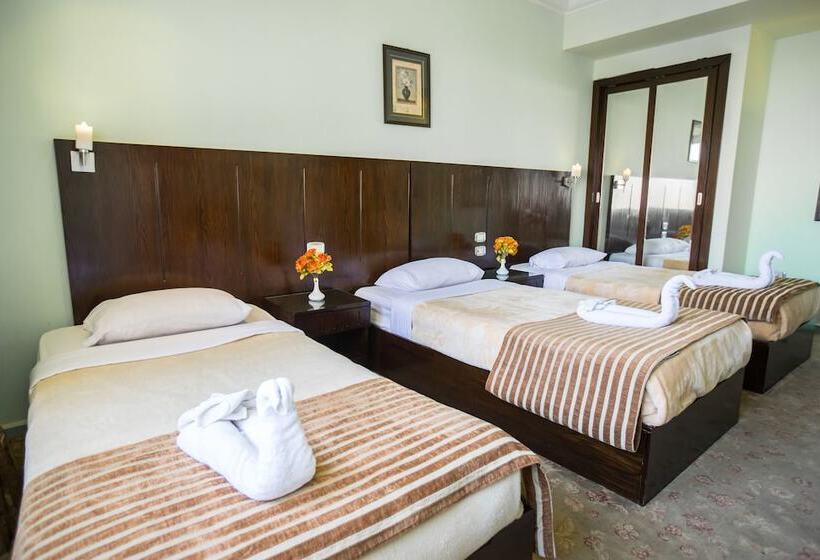 اتاق استاندارد سه نفره, Swiss Inn Hotel Mohandeseen