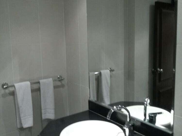 اتاق استاندارد سه نفره, Swiss Inn Hotel Mohandeseen