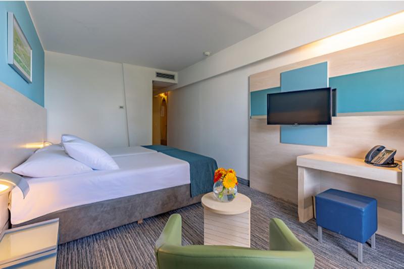 带阳台的高级房间, Valamar Diamant