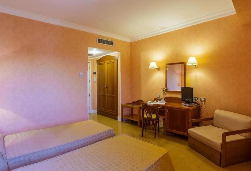 Номер Стандарт Трехместный, Conchiglia D'oro